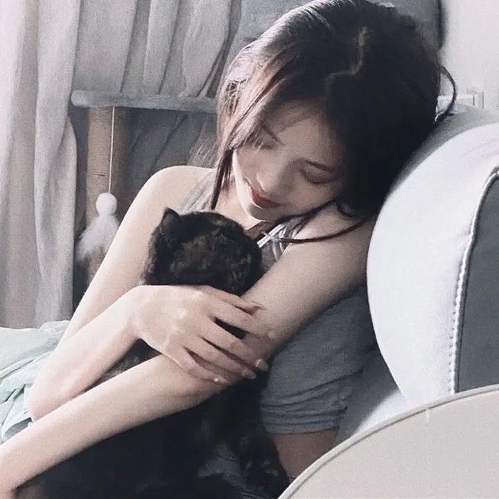 莫斯科来的香烟女孩