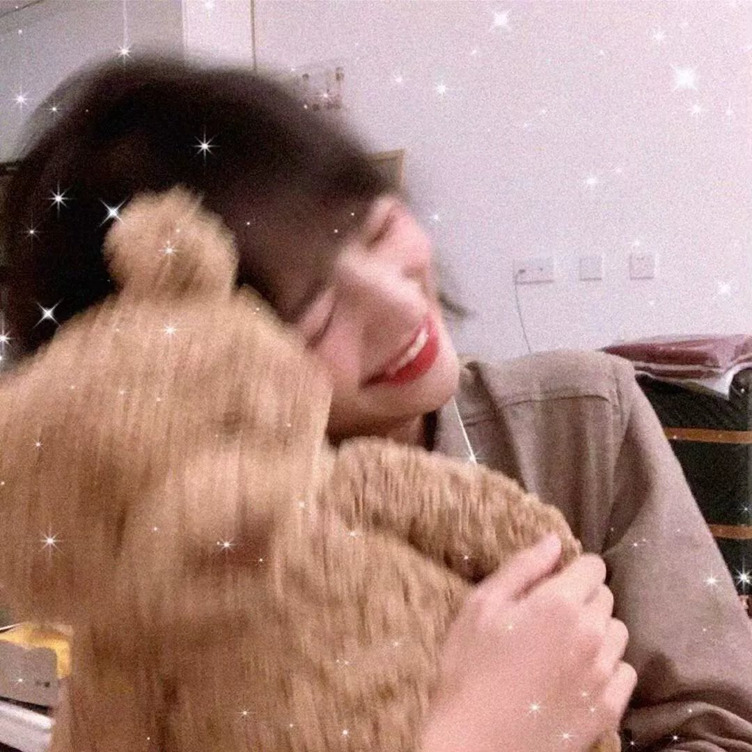 她从星光中走来